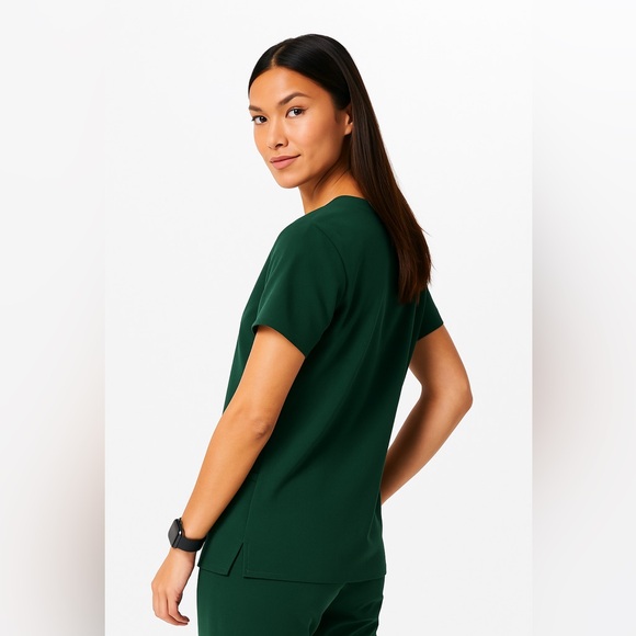 FIGS Casma Three-Pocket Scrub Top | British Racing Green | Modern V-Neck Top - Picture 5 of 7